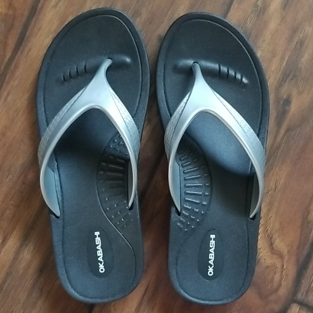 NWOT Okabashi womens flip flops